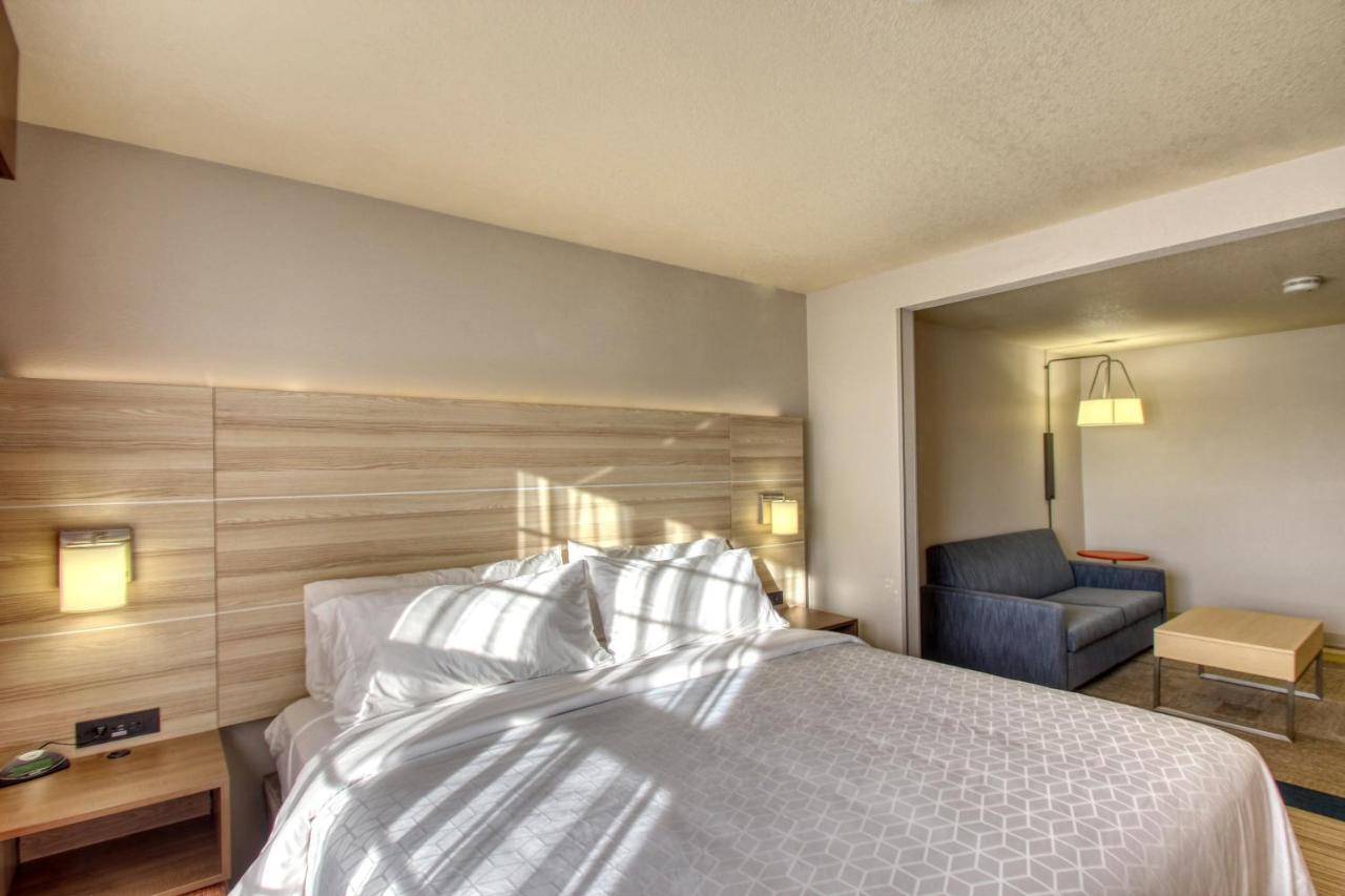 Holiday Inn Express Hotel & Suites Milwaukee Airport By Ihg Экстерьер фото
